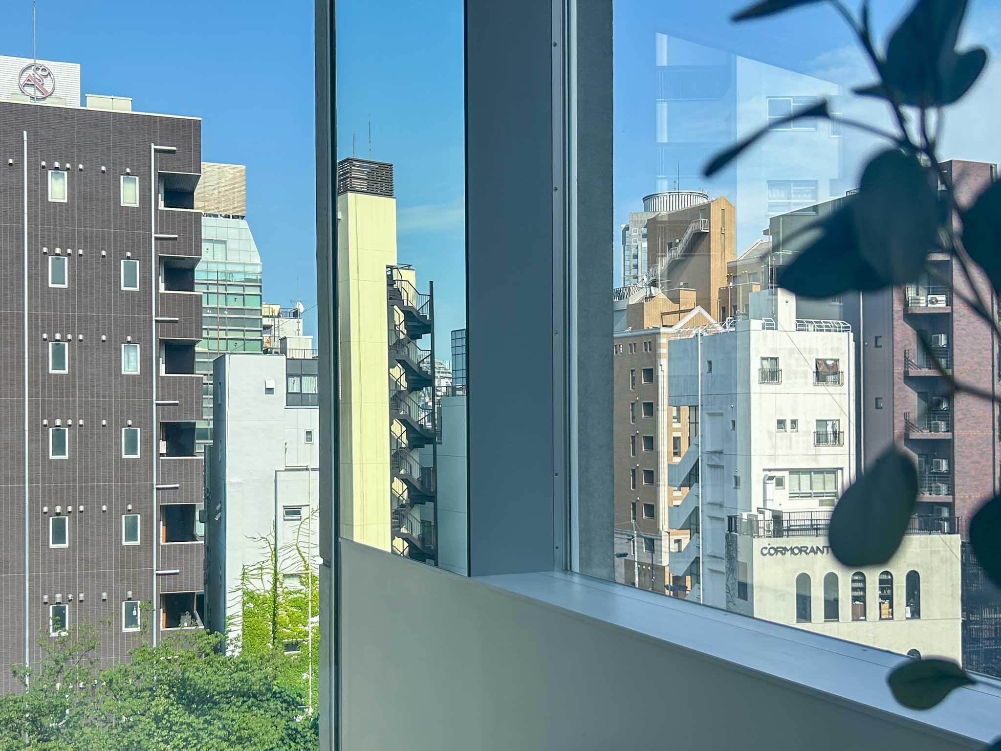 渋谷区東の賃貸物件/C（703）：この鏡があることでかなり印象が変わります。身だしなみチェックも起きてすぐできます