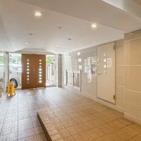 目黒区東が丘の売買物件/建物エントランス。オートロック付きです