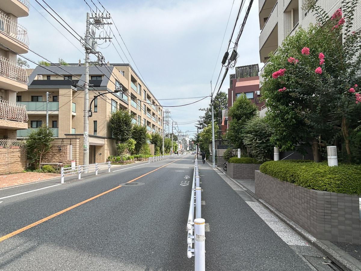 目黒区東が丘の売買物件/前面を通る自由通り