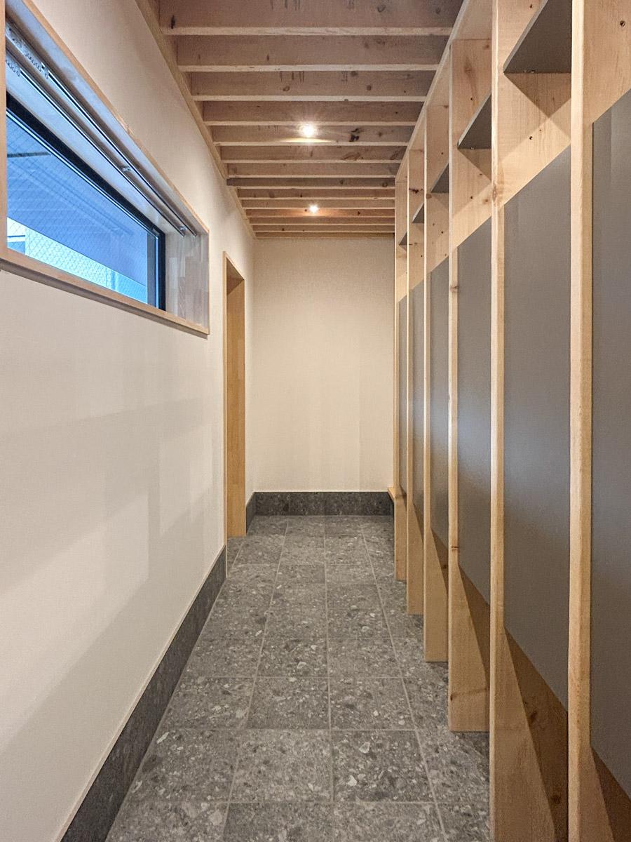港区南青山の賃貸物件/土間が広く設けられています