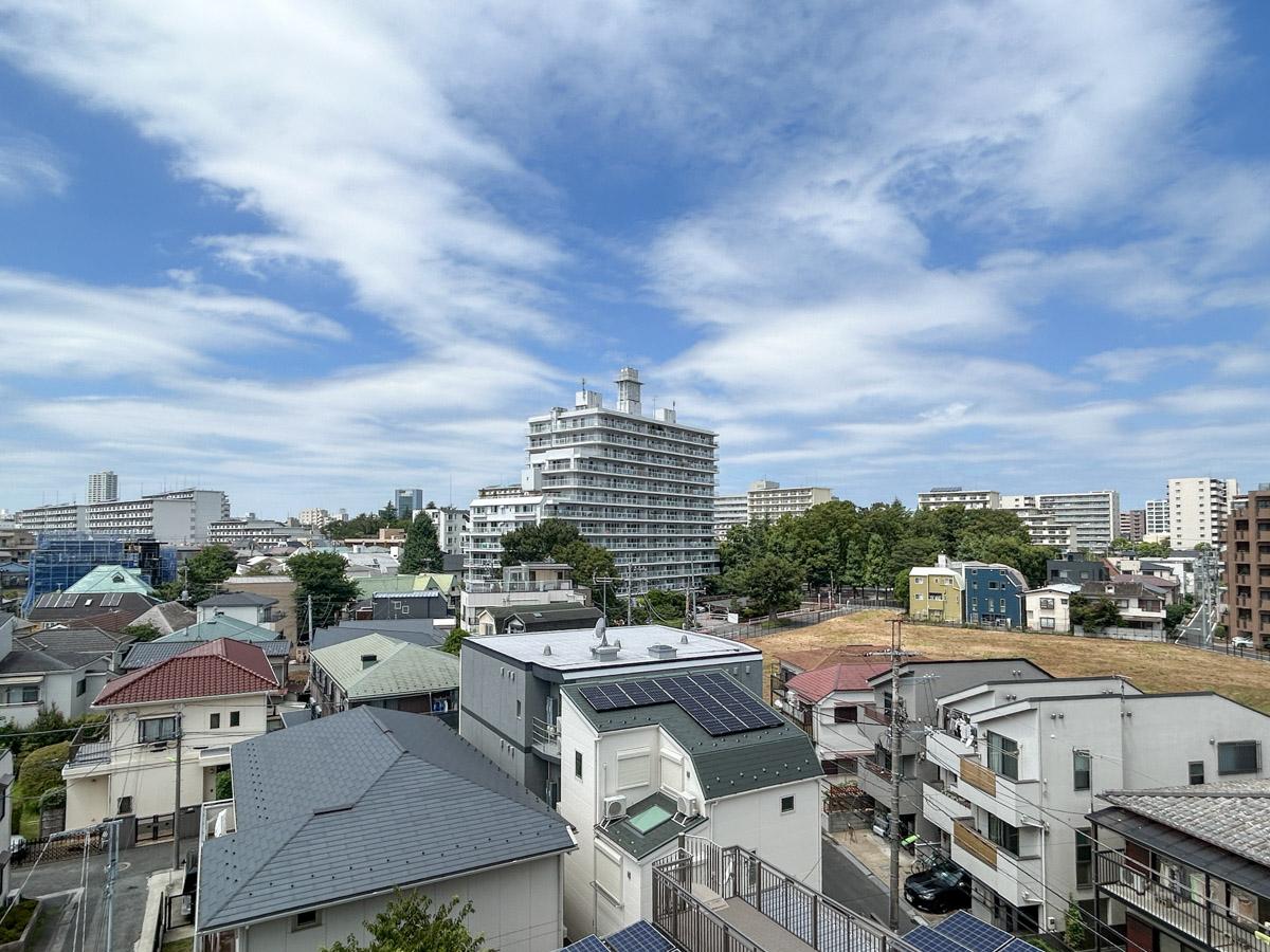 世田谷区下馬の賃貸物件/ベランダからの眺望。広い空！