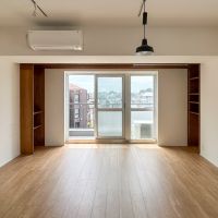 世田谷区下馬の賃貸物件/南向きの窓から光が燦々と降り注ぐリビング