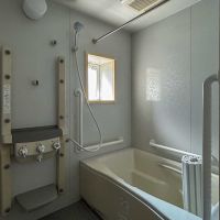 目黒区平町の賃貸物件/浴室。浴室乾燥機や追いだきに加え、全身シャワーなるものも付いています