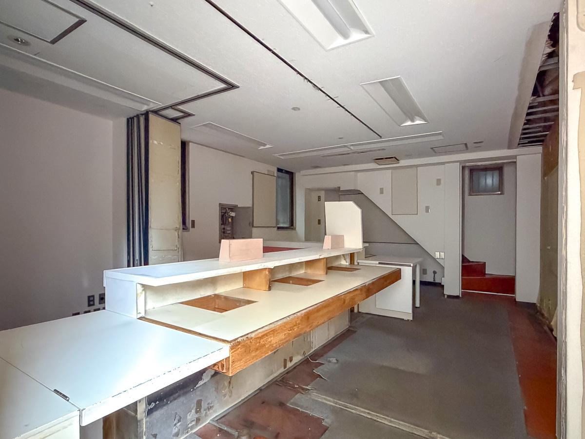 千代田区麴町の賃貸物件/入り口から室内を見る