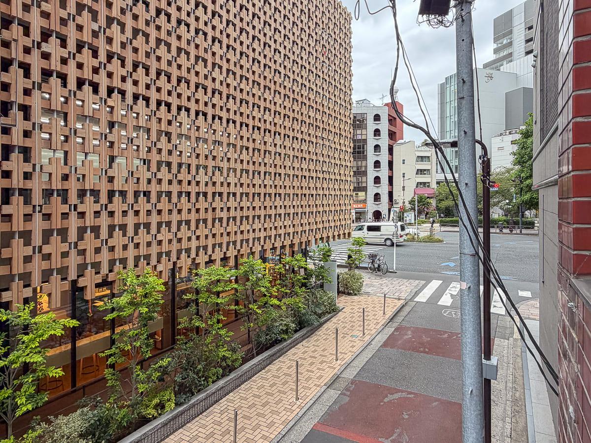千代田区麴町の賃貸物件/バルコニーから新宿通りを見る