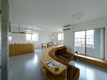 三鷹市下連雀の売買物件/ゆらぎの曲壁