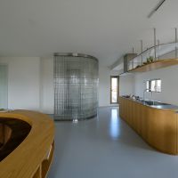 三鷹市下連雀の売買物件/丸みを帯びた箇所と、角がキリッと立った箇所。細部まできれいに仕上げられ、住宅離れした美しさを感じます