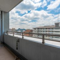 三鷹市下連雀の売買物件/南側のバルコニーもやや奥行きがあります