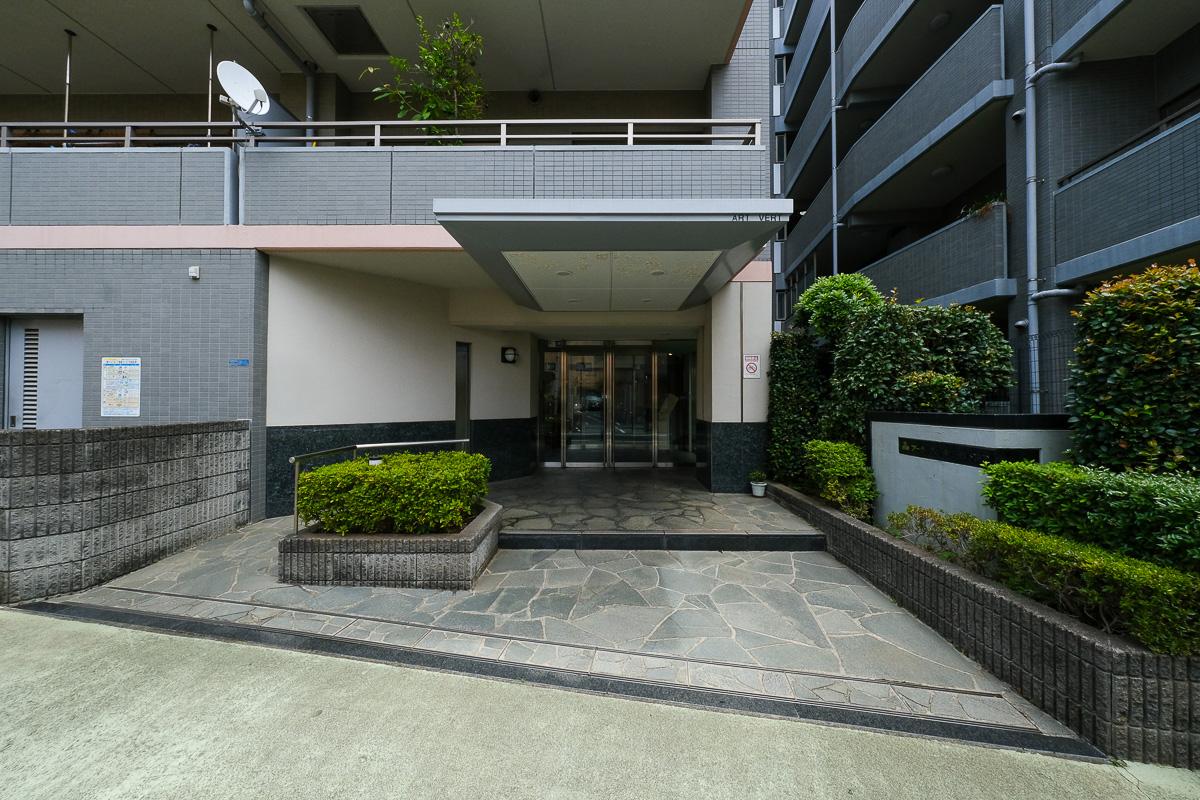 三鷹市下連雀の売買物件/エントランス