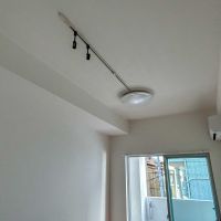 荒川区西日暮里の賃貸物件/高い天井にはライティングレール付き