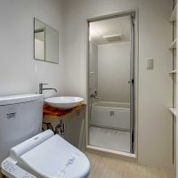 荒川区西日暮里の賃貸物件/洗面脱衣室。写真手前部分に洗濯機置き場があります