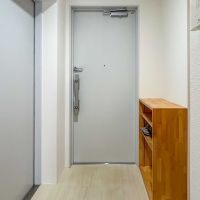 荒川区西日暮里の賃貸物件/玄関。土間部分がないので、マット等を敷いた方が良さそう