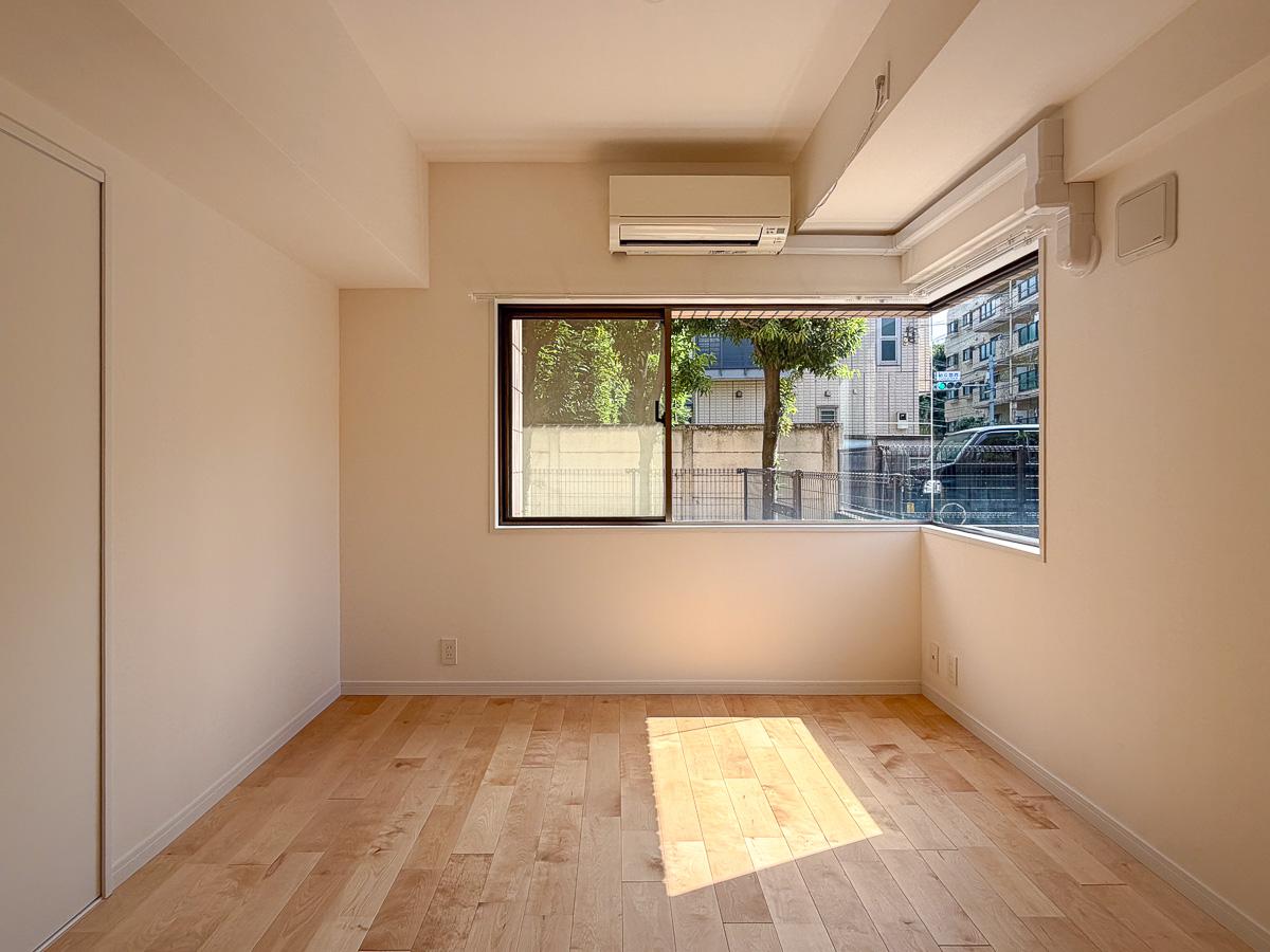 世田谷区大蔵の賃貸物件/104： カラッとした自然光が部屋で部屋が満たされます