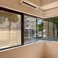 世田谷区大蔵の賃貸物件/104： 庭の緑を切り取るL字窓