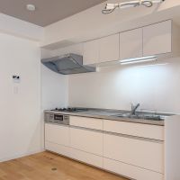 世田谷区大蔵の賃貸物件/104：キッチンは3口ガスコンロ