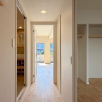 世田谷区大蔵の賃貸物件/306：玄関からLDKを見る