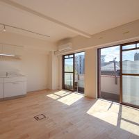 世田谷区大蔵の賃貸物件/306：燦々とした自然光が差し込む、健やかな雰囲気のLDK