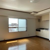 目黒区上目黒の賃貸物件/ダイニングにも南側に窓があって明るい