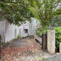  静岡県伊豆市修善寺の売買物件/弧を描くアプローチ