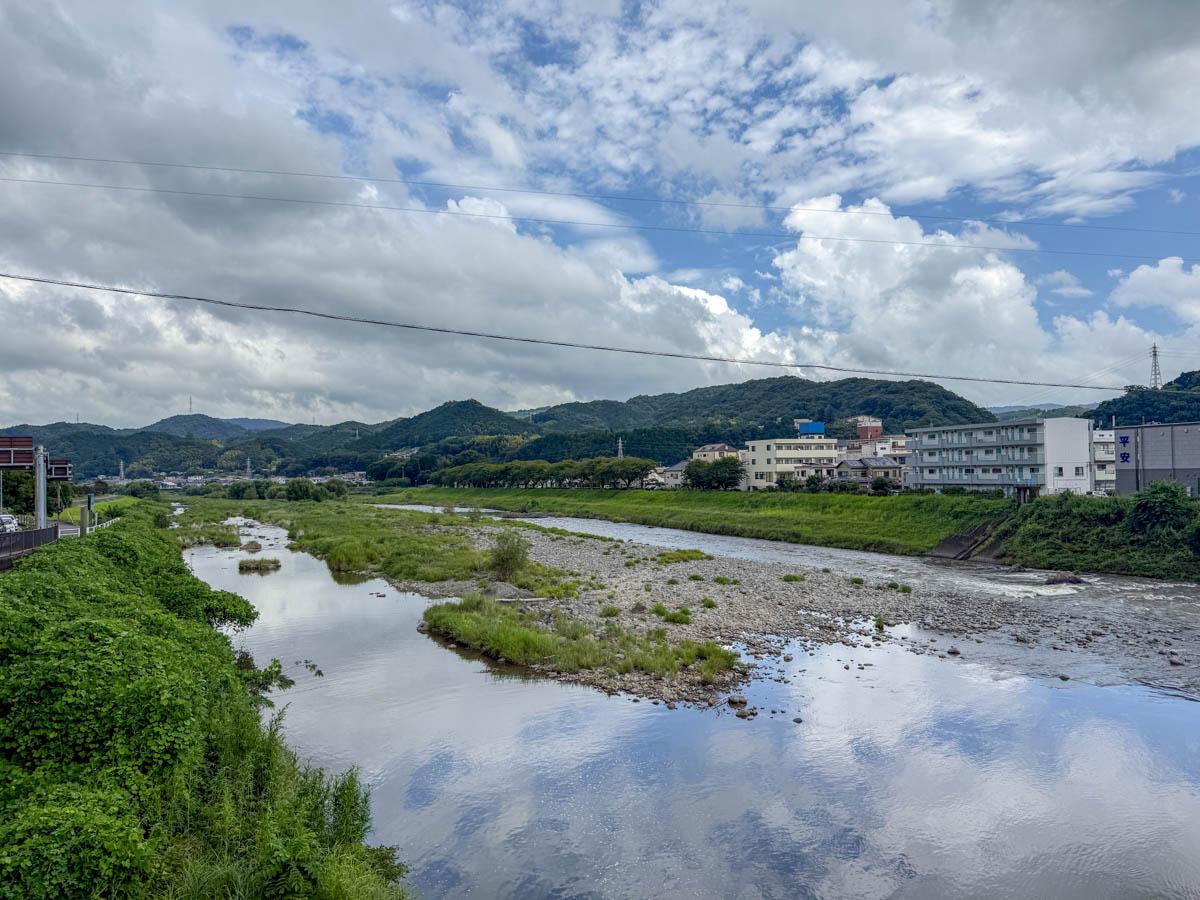  静岡県伊豆市修善寺の売買物件/物件の近くには狩野川が流れる。修善寺駅周辺は静かな環境です
