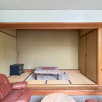  静岡県伊豆市修善寺の売買物件/応接間の脇には、和物の美術品を飾るためにつくった和室