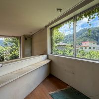  静岡県伊豆市修善寺の売買物件/リビングの吹き抜けに面した2階の小スペース