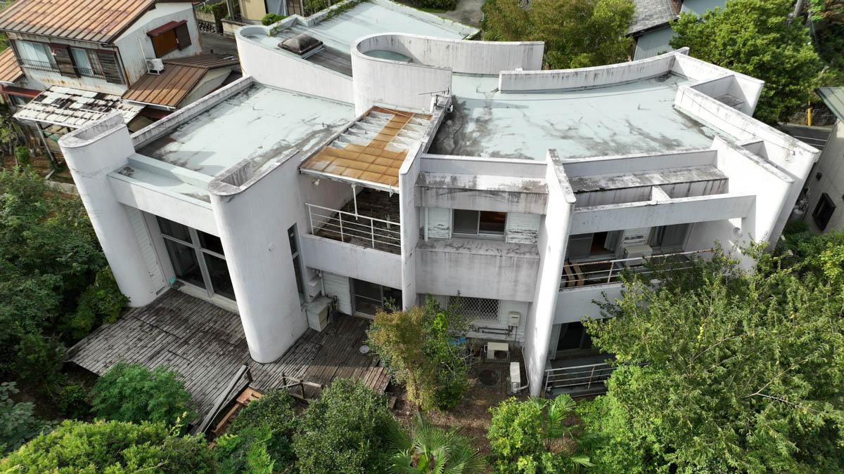  静岡県伊豆市修善寺の売買物件/扇のような曲線を描く建物の形状がユニーク