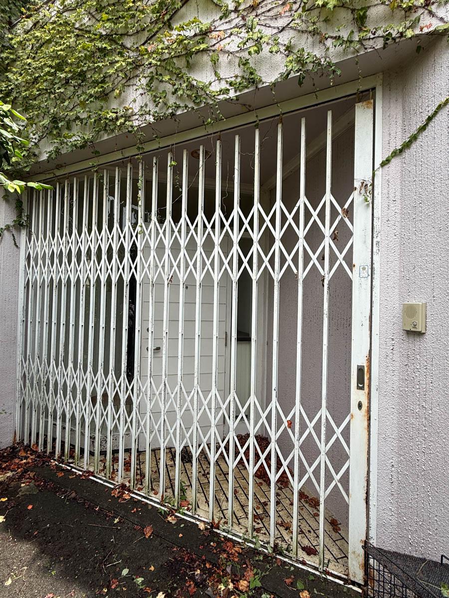  静岡県伊豆市修善寺の売買物件/サブ玄関を外側から。シャッターがついている