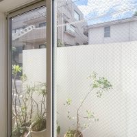 豊島区南長崎の売買物件/1階の窓先は緩やかに塀で区切られ、ちいさなテラスとなっています
