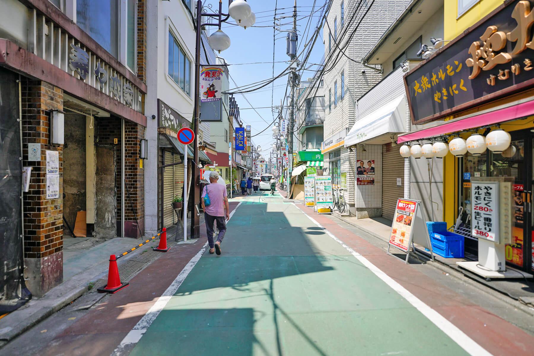 世田谷区松原の賃貸物件/写真奥が下高井戸駅方面です