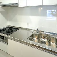 千葉県市川市行徳駅前の賃貸物件/706：キッチンは3口ガスコンロ
