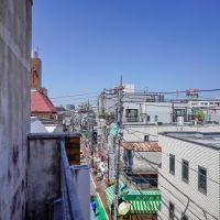 世田谷区松原の賃貸物件/J4（物販店）の区画。この区画だけのバルコニーからは北側の商店街を一望できます