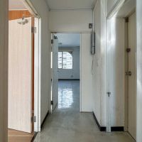品川区上大崎の賃貸物件/トイレ側からみて、左手が西側スペース、正面が東側スペース。右手に出入り口
