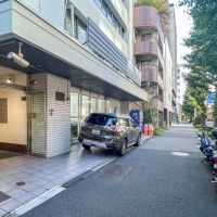 品川区上大崎の賃貸物件/一階には自動車修理の会社が入っています