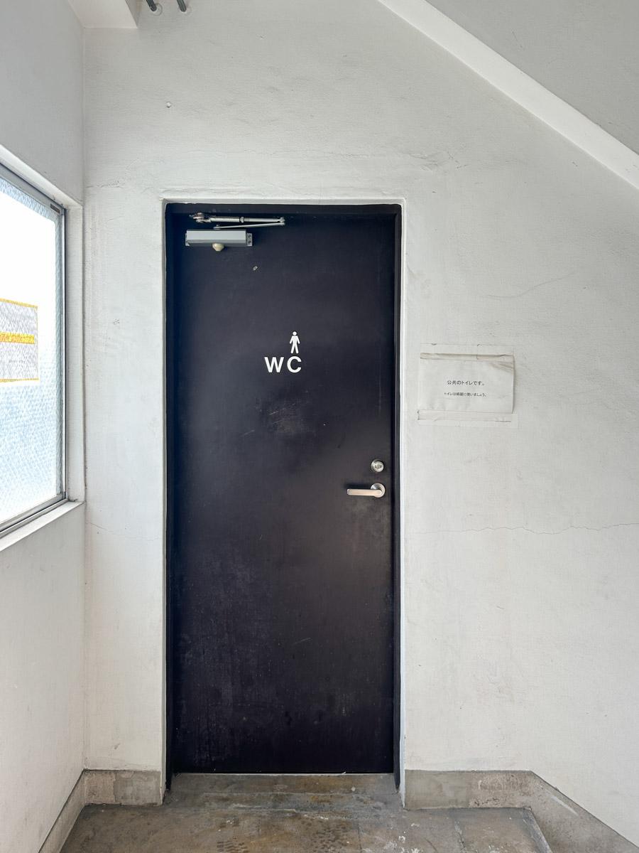 中央区東日本橋の賃貸物件/共用部トイレも丁寧な意匠を感じるつくり