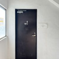 中央区東日本橋の賃貸物件/共用部トイレも丁寧な意匠を感じるつくり