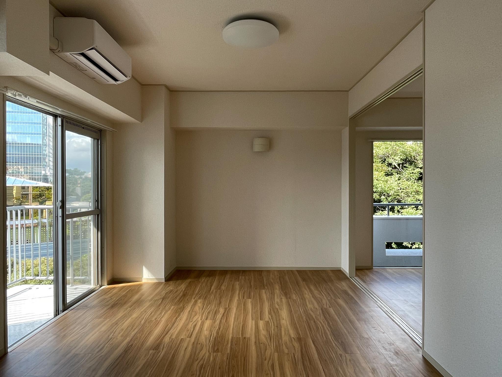 目黒区下目黒の賃貸物件/大きく視界が開ける眺望ではないものの、2面の窓からしっかりと外への抜け感を感じられます
