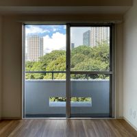 目黒区下目黒の賃貸物件/6畳洋室：ベランダの柵が少し低めなのでご注意ください