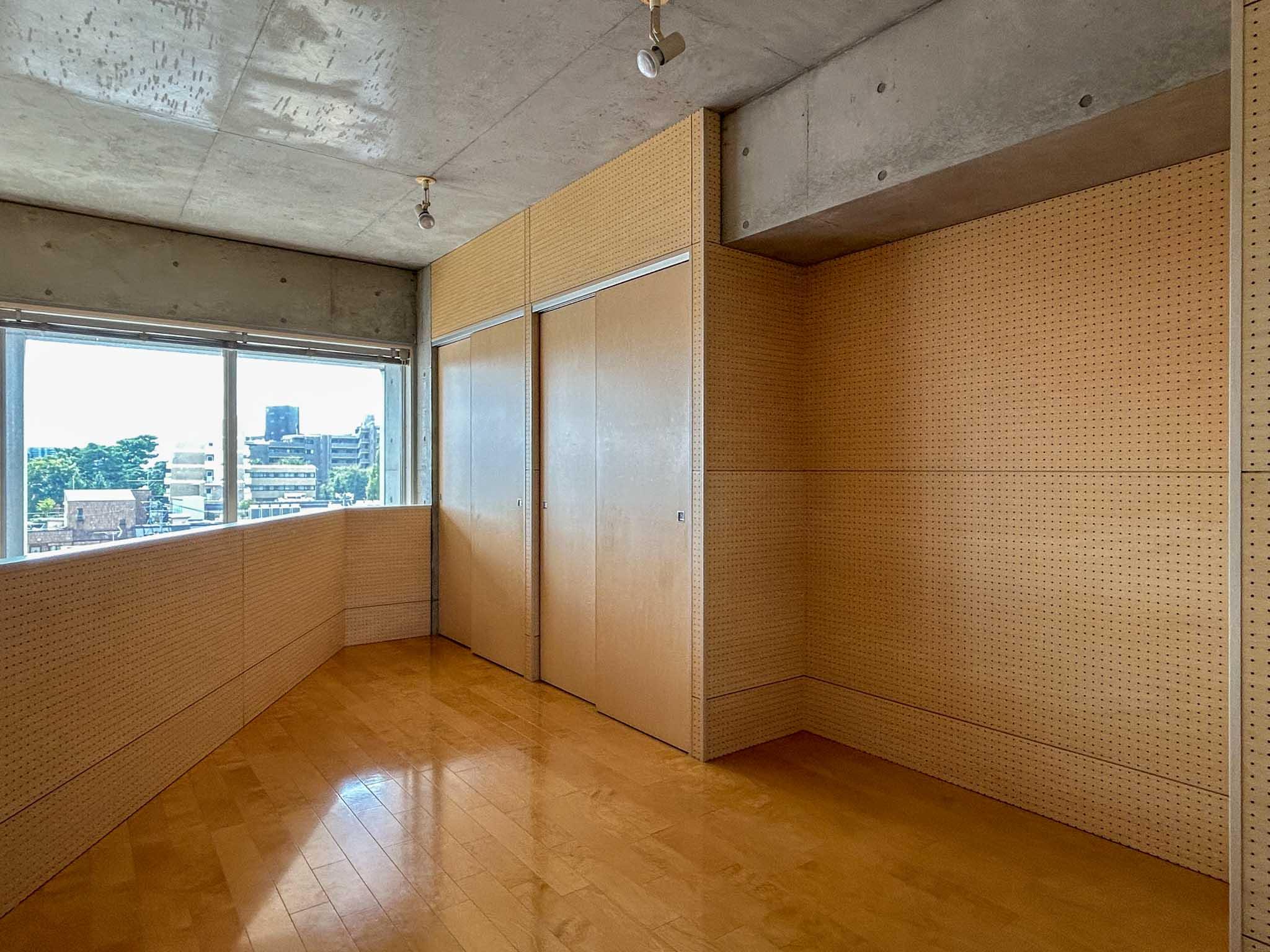 世田谷区南烏山の賃貸物件/6階寝室。朝から気持ちのいい眺めが楽しめます