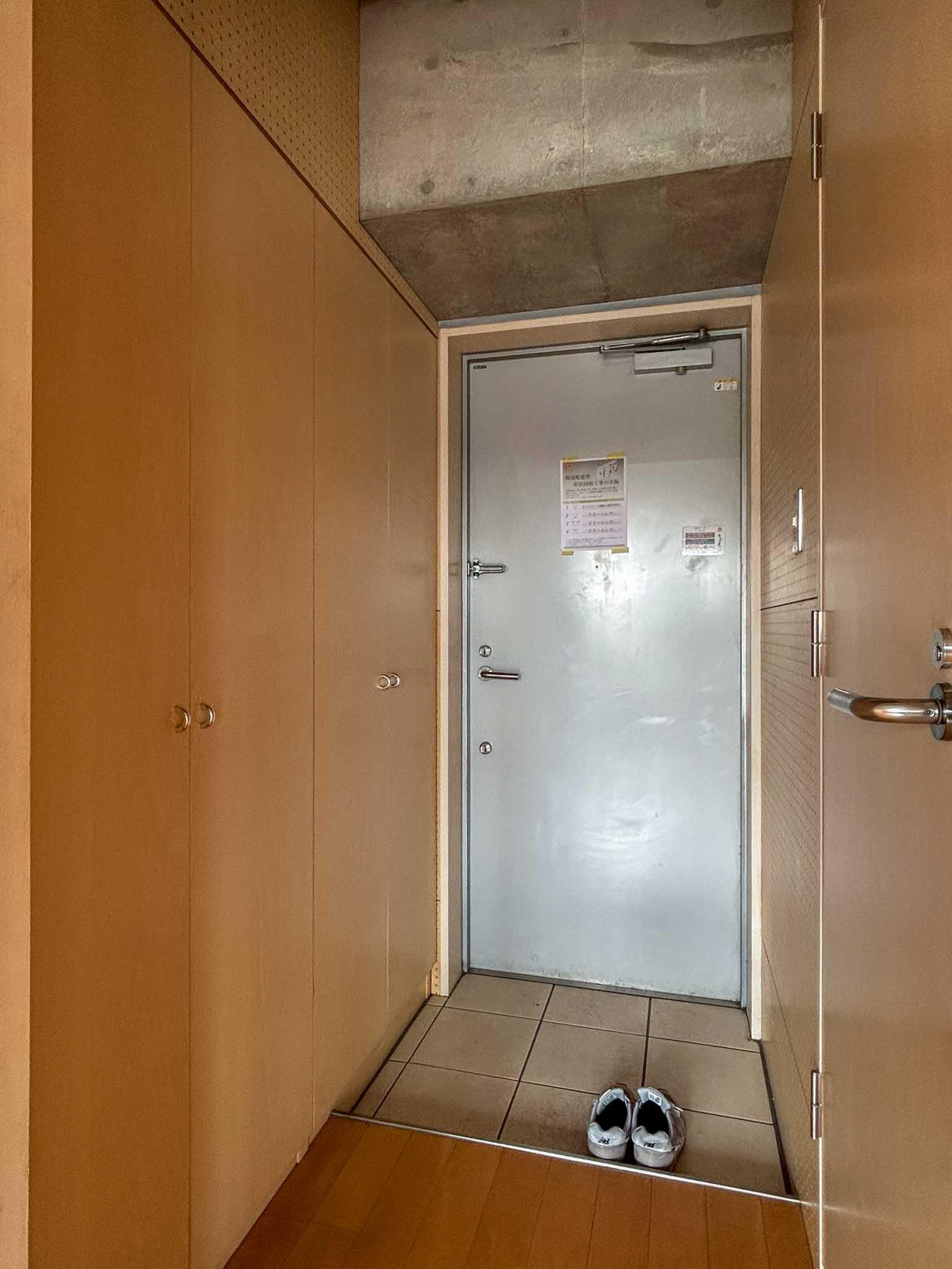 世田谷区南烏山の賃貸物件/5階：玄関。シューズボックスの容量は充分
