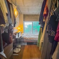 江戸川区東葛西の売買物件/WICはベッドのそばに。収納はあえて設けていないとのことで、お好みでカスタムができます