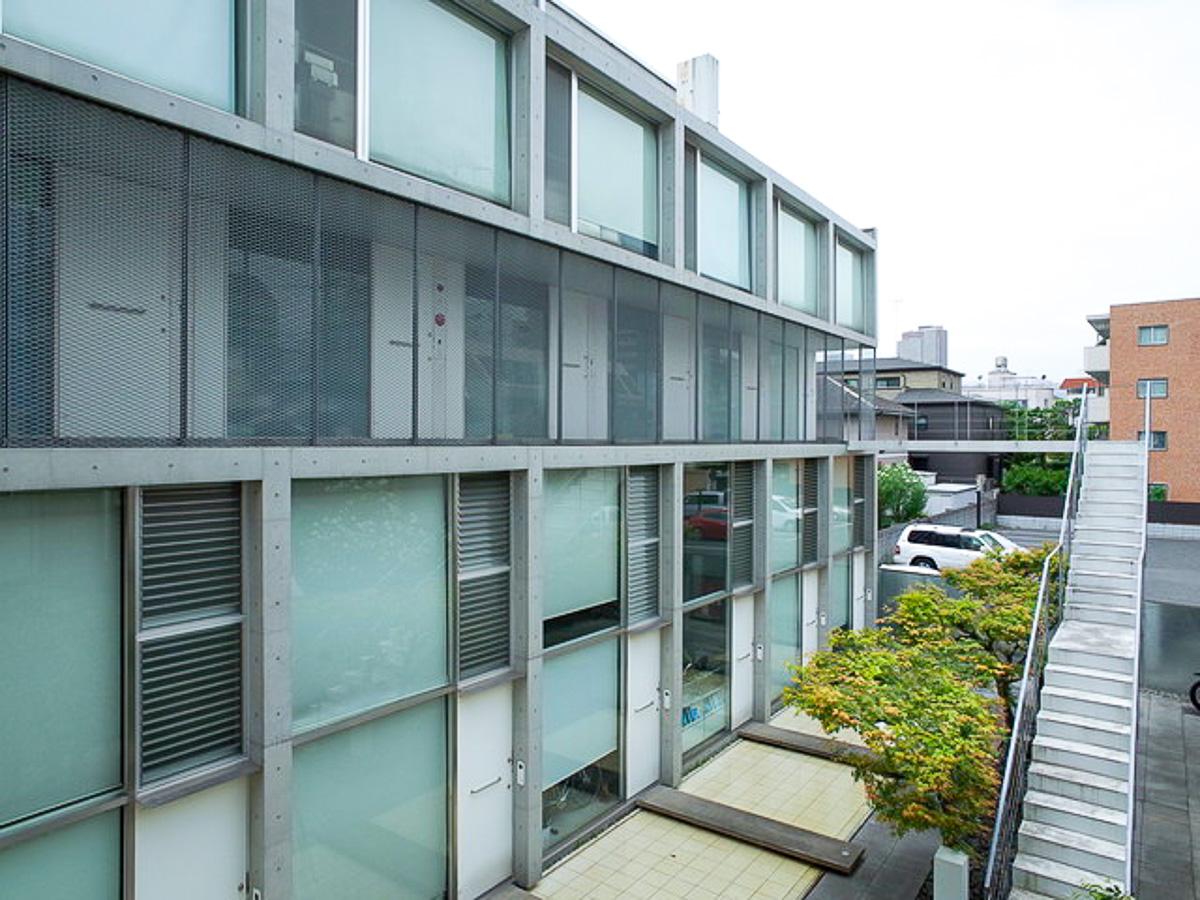 新宿区二十騎町の賃貸物件/外観も美術館のようです