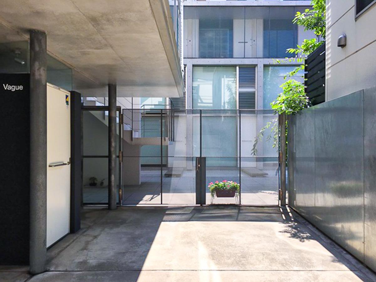 新宿区二十騎町の賃貸物件/建物エントランス