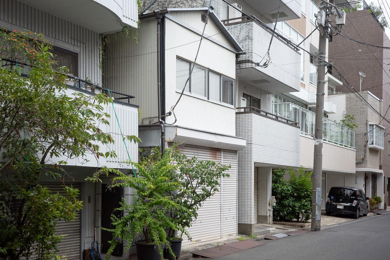 台東区鳥越の賃貸物件/鳥越おかず横丁の程近く、ひっそりと佇む味わいのある建物
