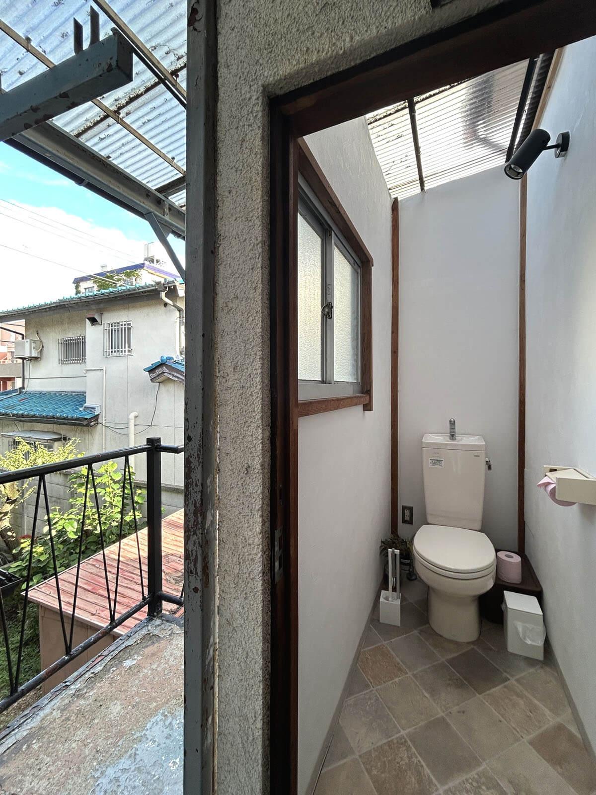 豊島区南長崎の賃貸物件/2階の外廊下にもトイレあり