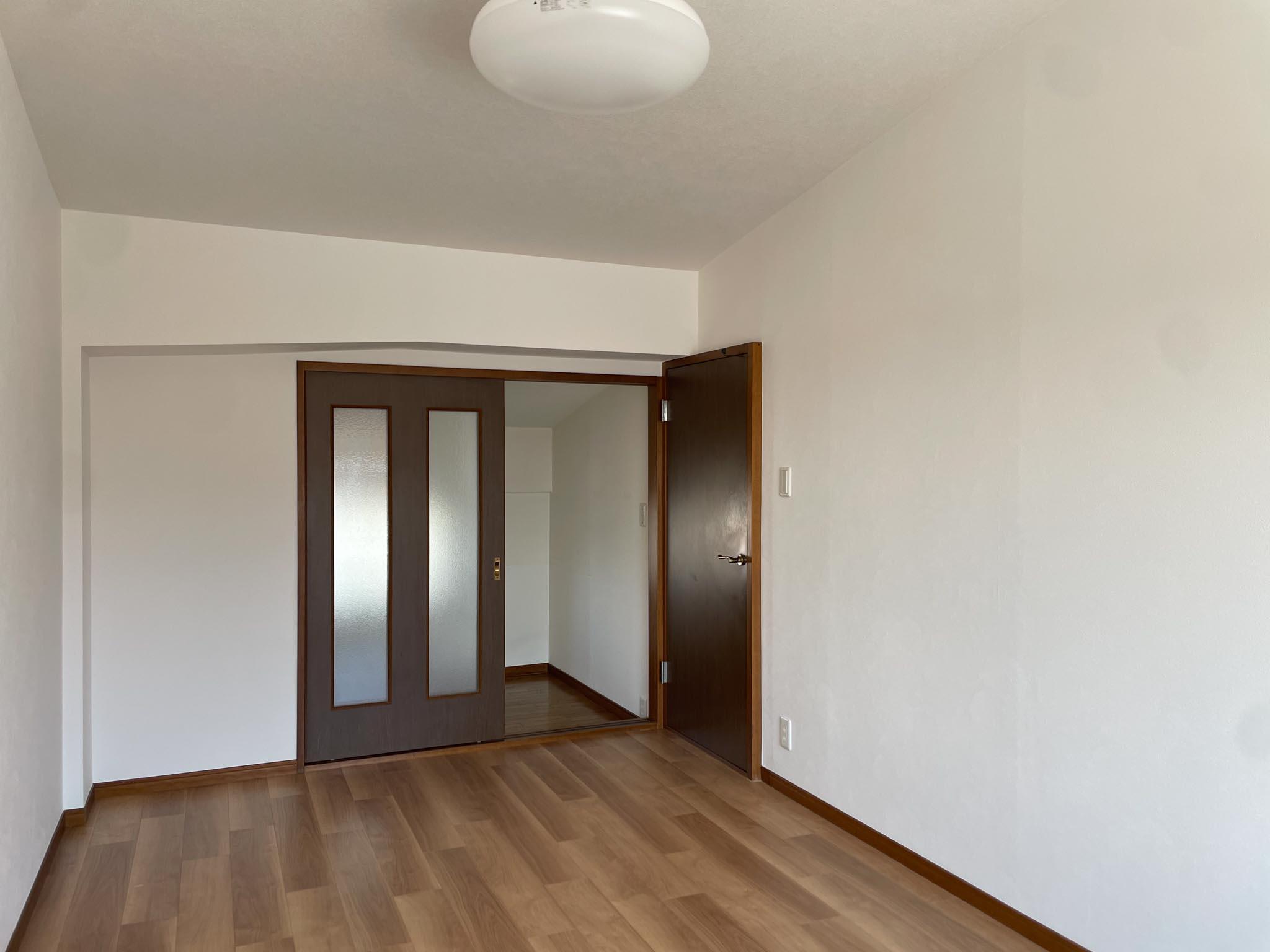 国分寺市本町の賃貸物件/上階、洋室②：奥に小さなサービスルームがあります
