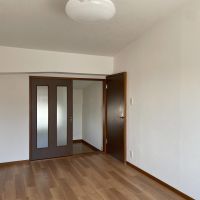 国分寺市本町の賃貸物件/上階、洋室②：奥に小さなサービスルームがあります