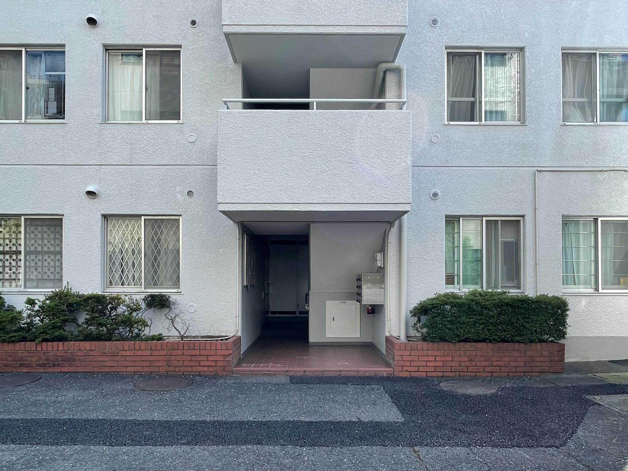 国分寺市本町の賃貸物件/階段で4階まで上がります