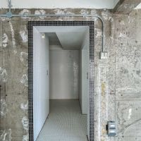 渋谷区猿楽町の賃貸物件/黒いタイルで縁取られたところをくぐると、仕上げがガラッと切り替わる