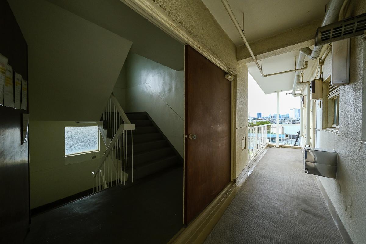 目黒区中町の賃貸物件/だいぶ年季の入った共用部